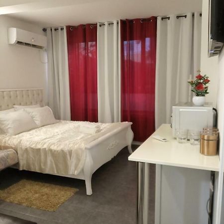 Sapir Hostel (Adults Only) Tel Aviv Esterno foto