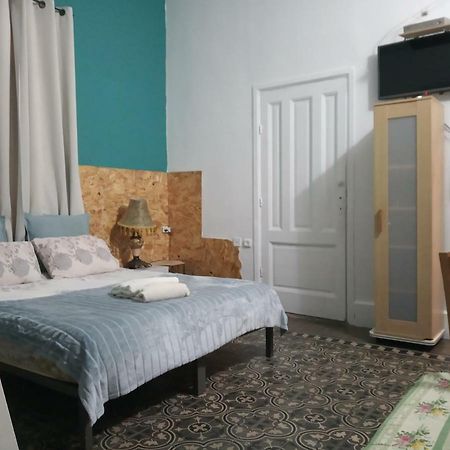 Sapir Hostel (Adults Only) Tel Aviv Esterno foto