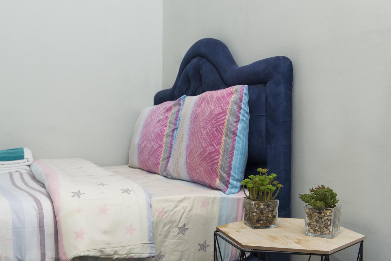Sapir Hostel (Adults Only) Tel Aviv Esterno foto