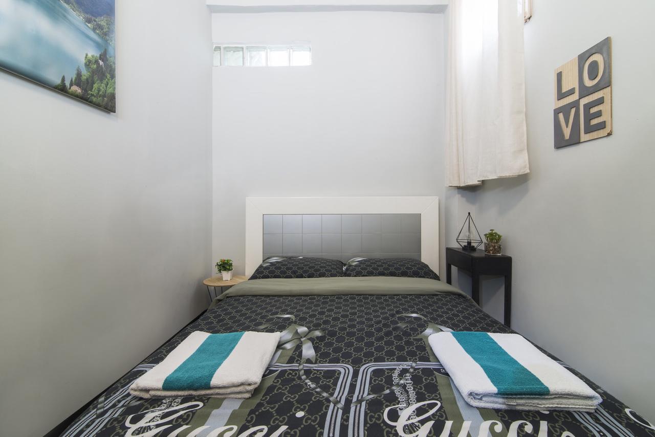 Sapir Hostel (Adults Only) Tel Aviv Esterno foto