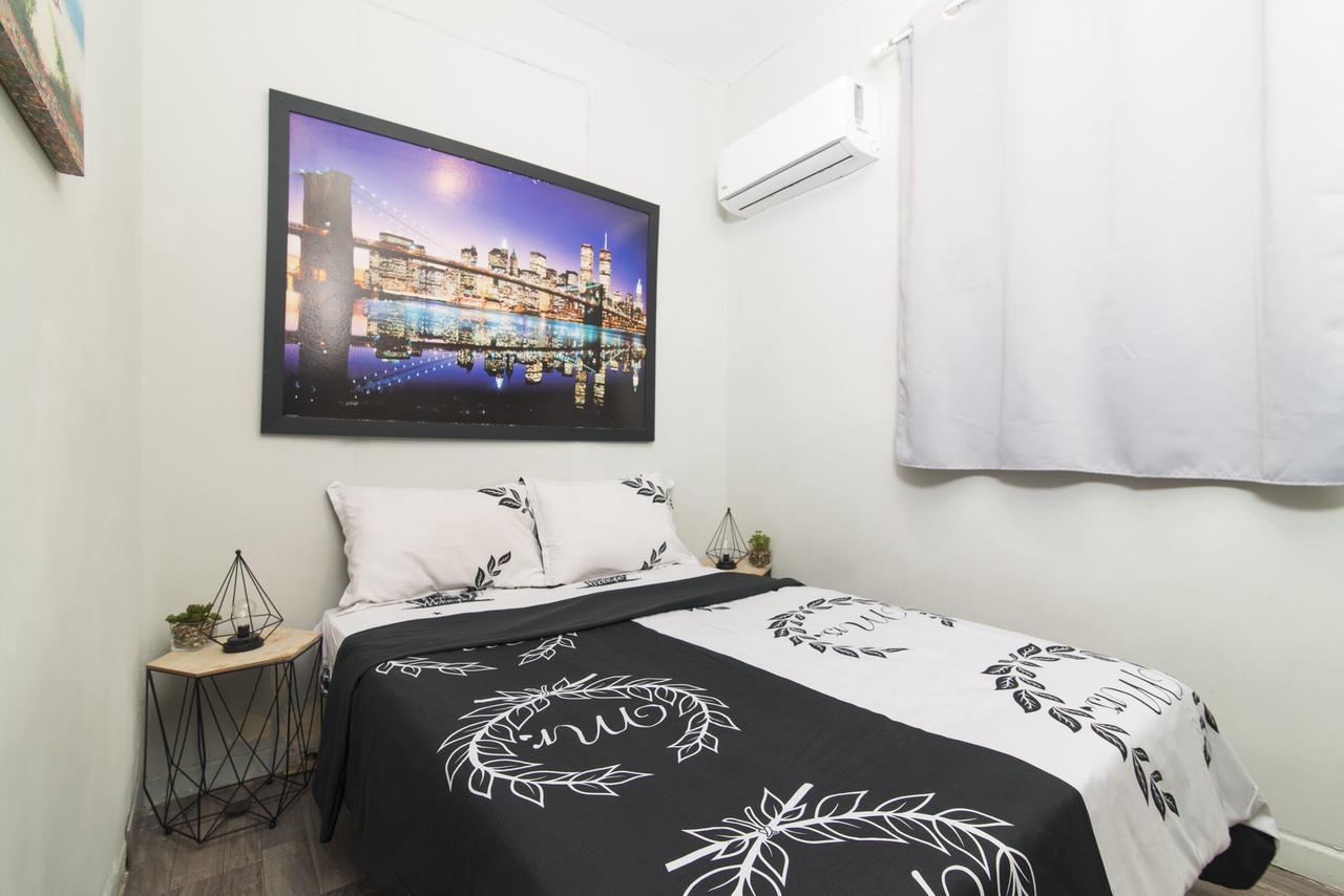 Sapir Hostel (Adults Only) Tel Aviv Esterno foto