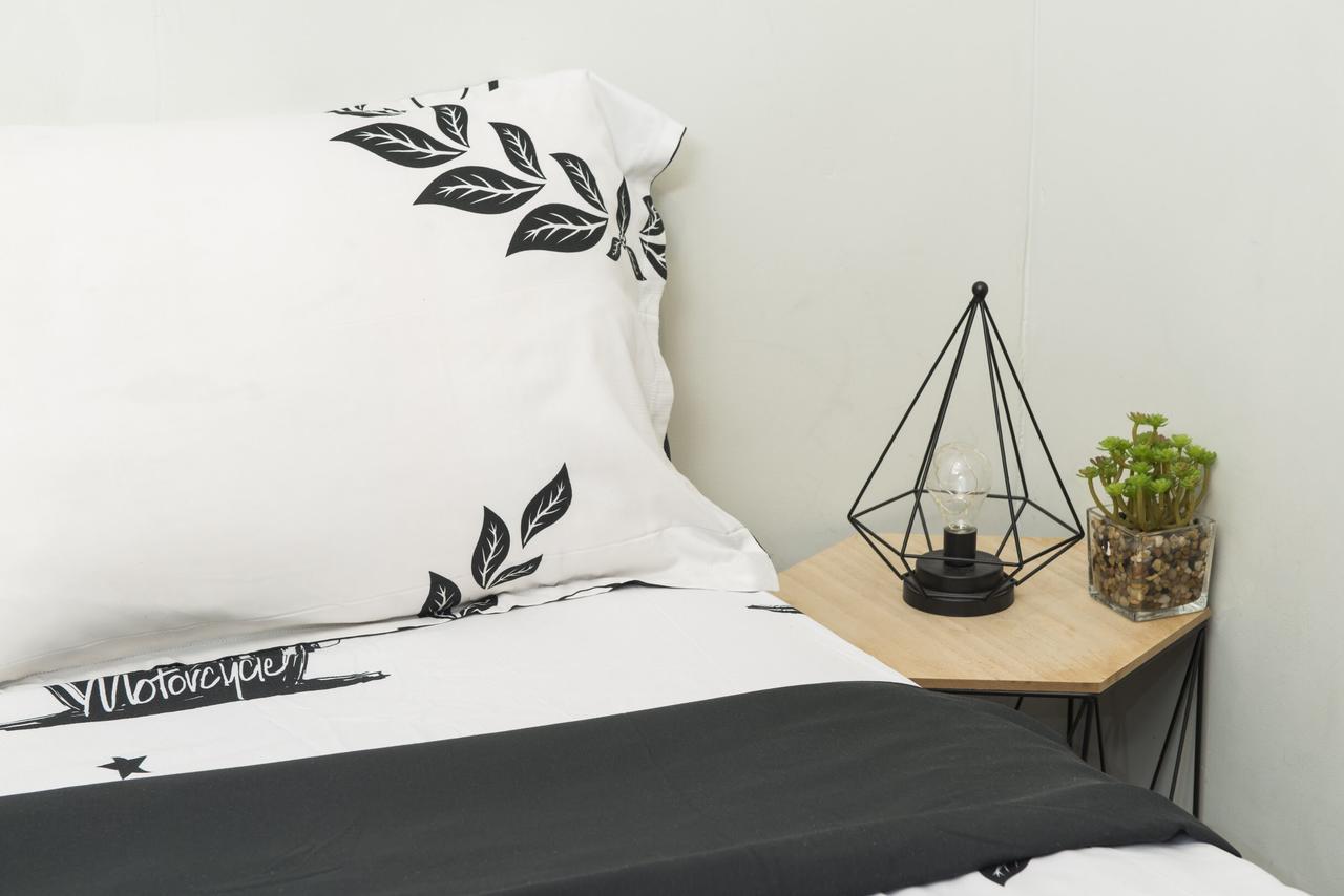 Sapir Hostel (Adults Only) Tel Aviv Esterno foto
