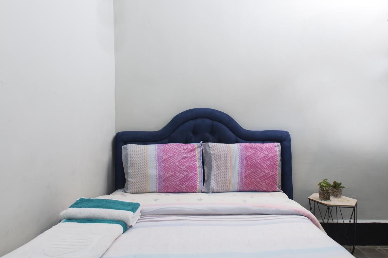 Sapir Hostel (Adults Only) Tel Aviv Esterno foto