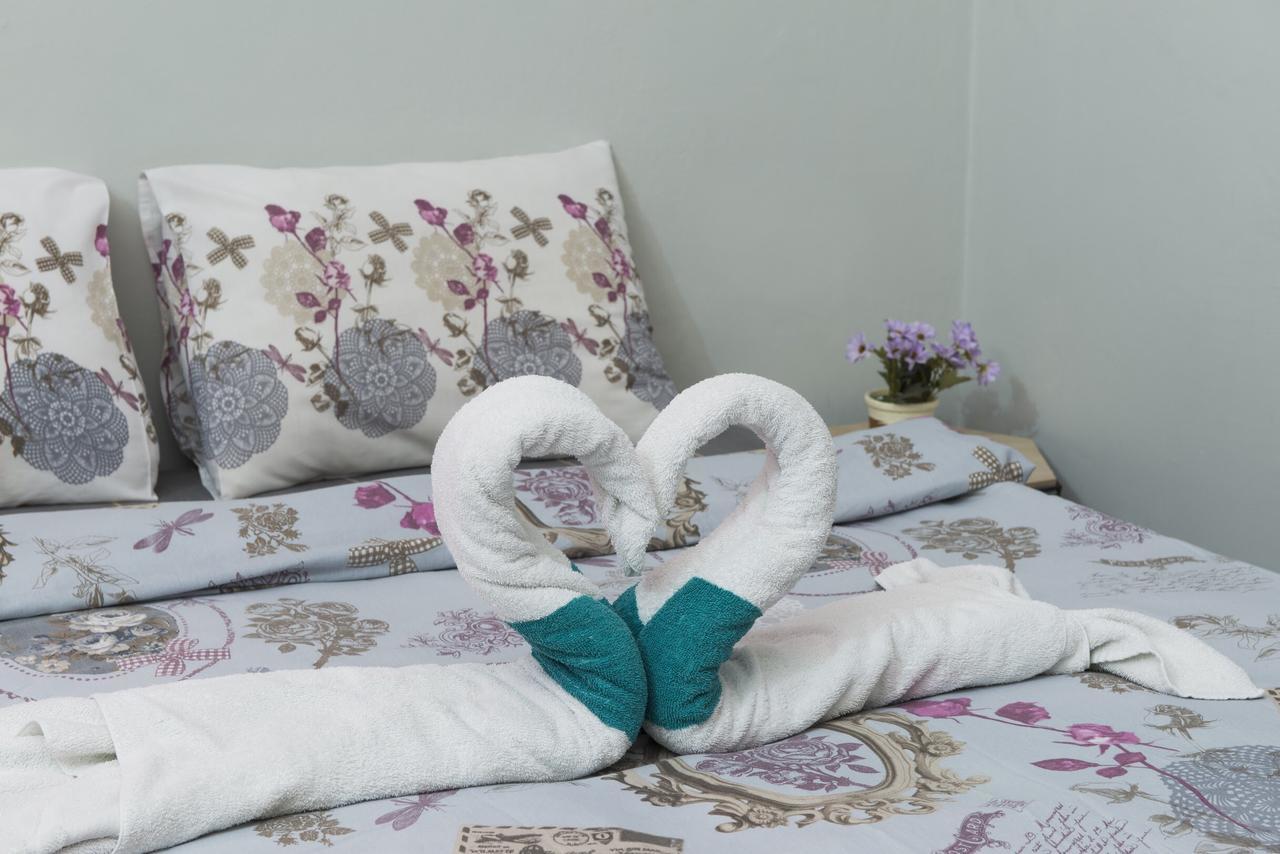 Sapir Hostel (Adults Only) Tel Aviv Esterno foto