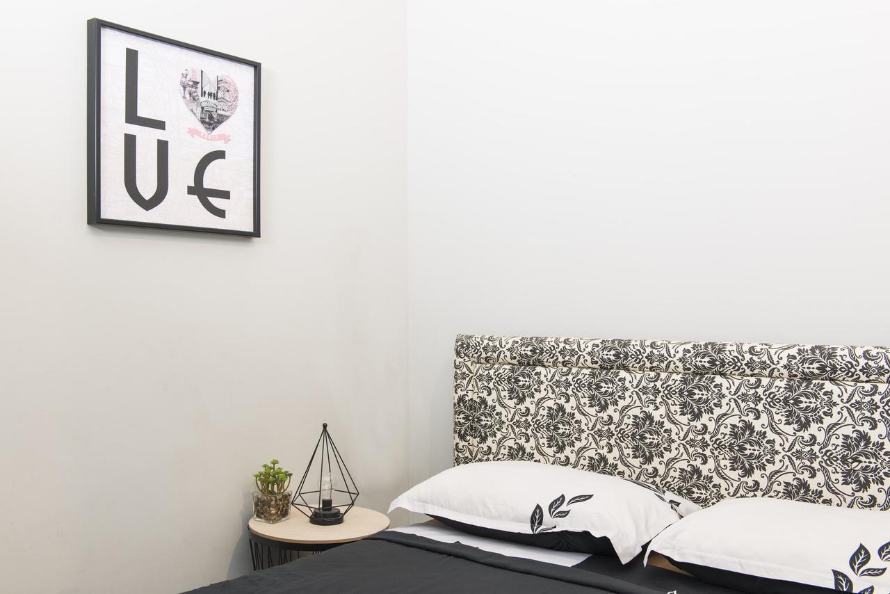 Sapir Hostel (Adults Only) Tel Aviv Esterno foto