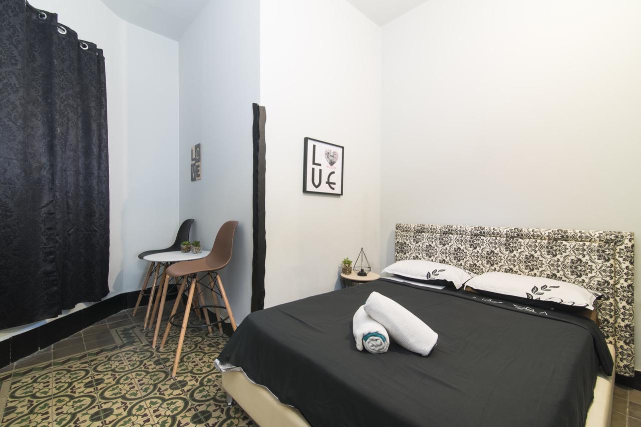 Sapir Hostel (Adults Only) Tel Aviv Esterno foto
