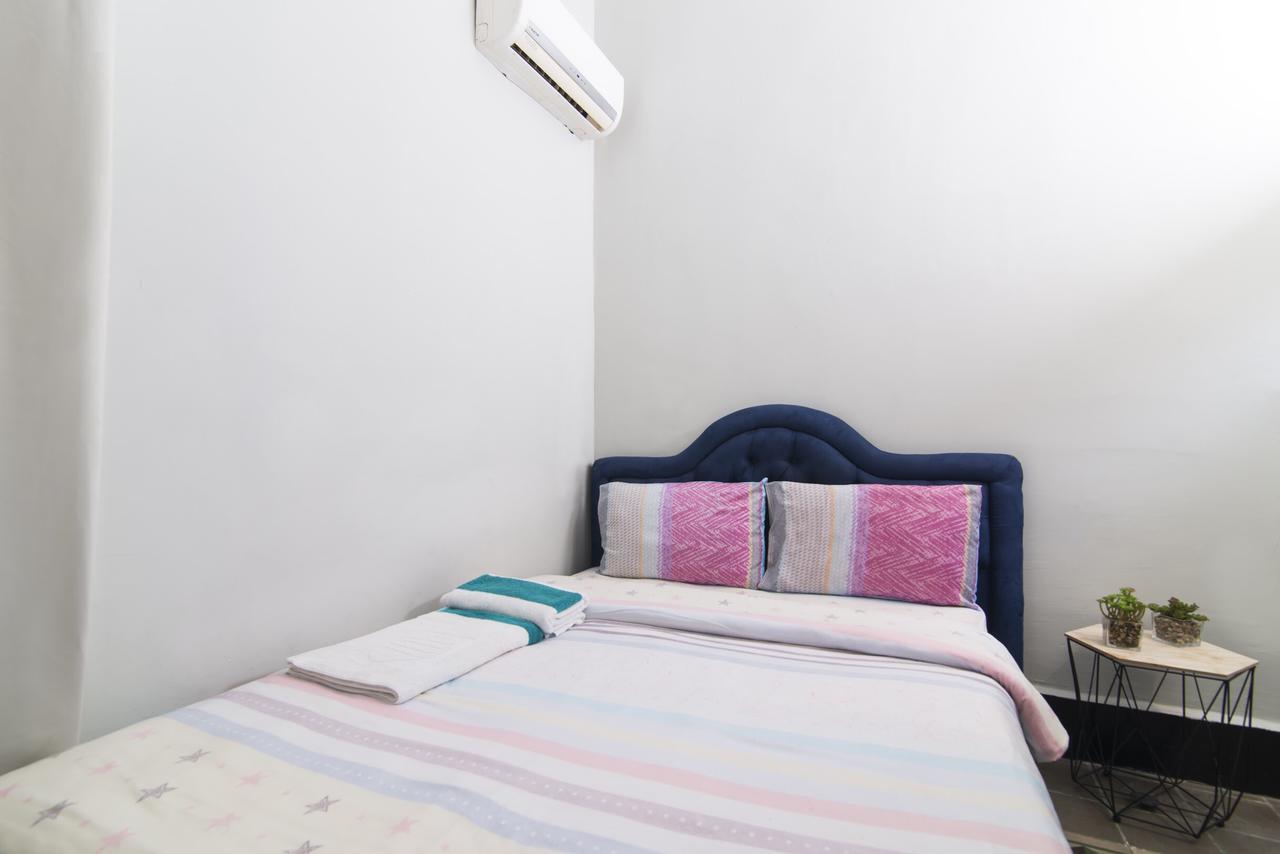 Sapir Hostel (Adults Only) Tel Aviv Esterno foto