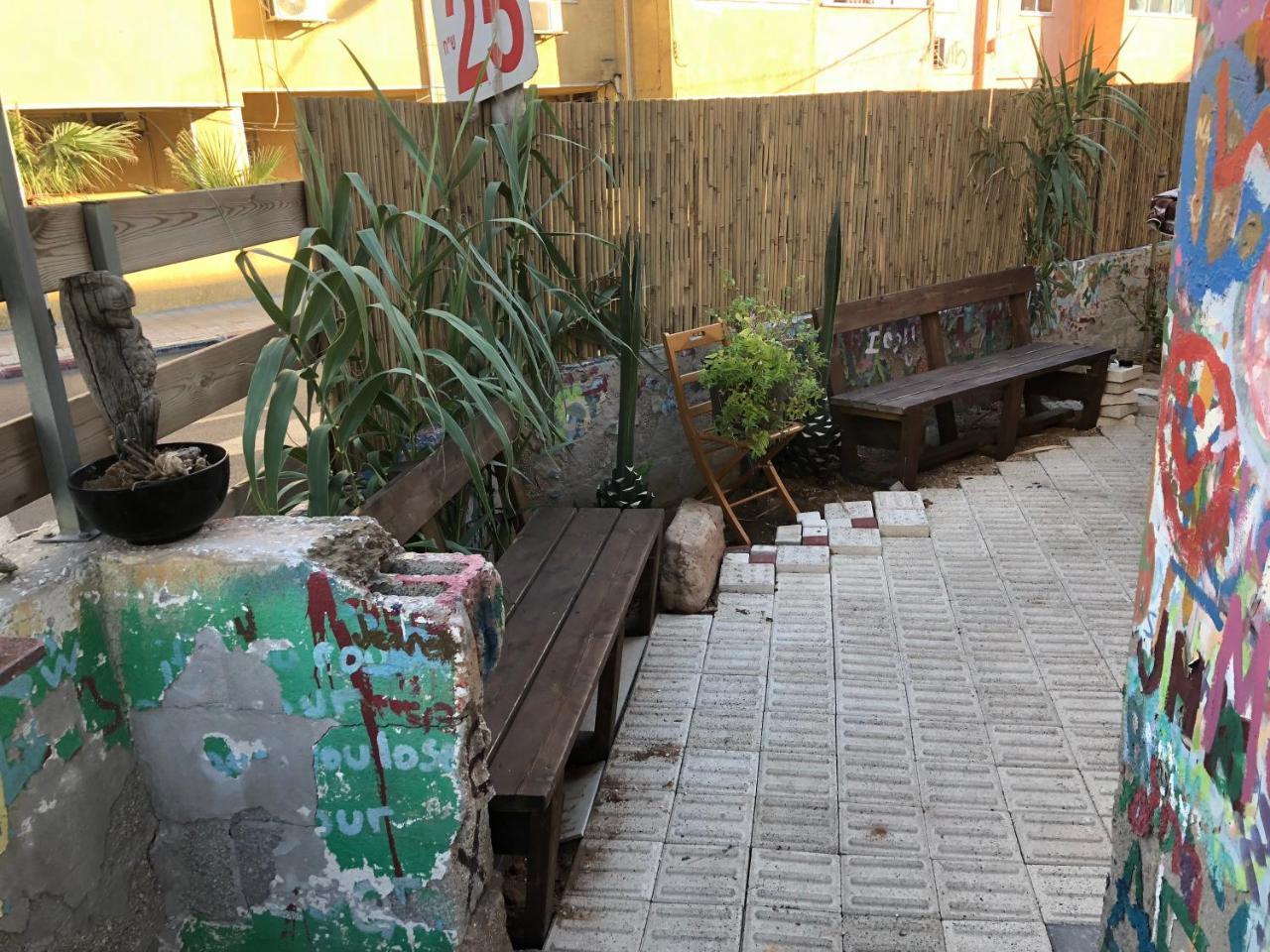 Sapir Hostel (Adults Only) Tel Aviv Esterno foto
