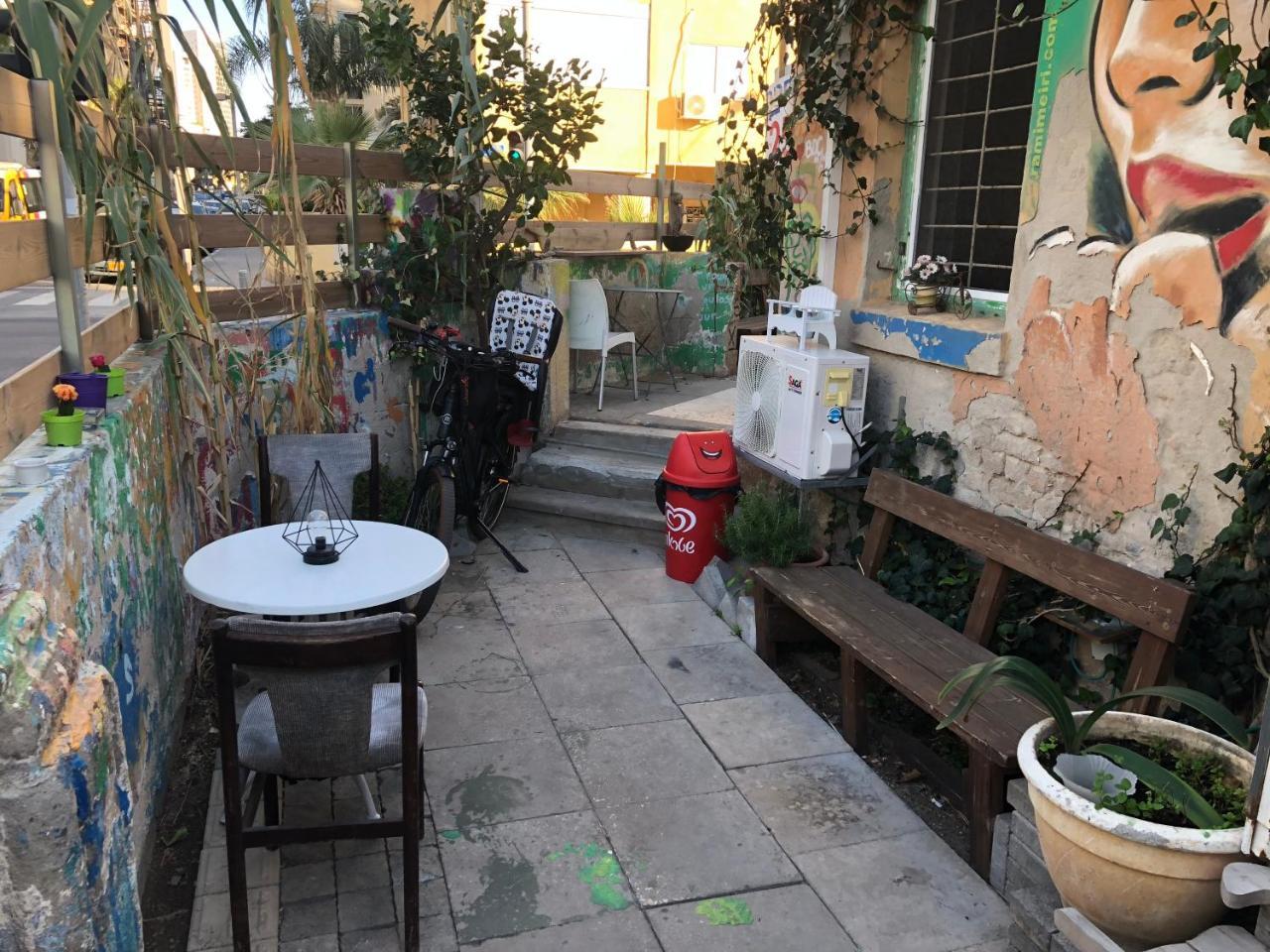 Sapir Hostel (Adults Only) Tel Aviv Esterno foto