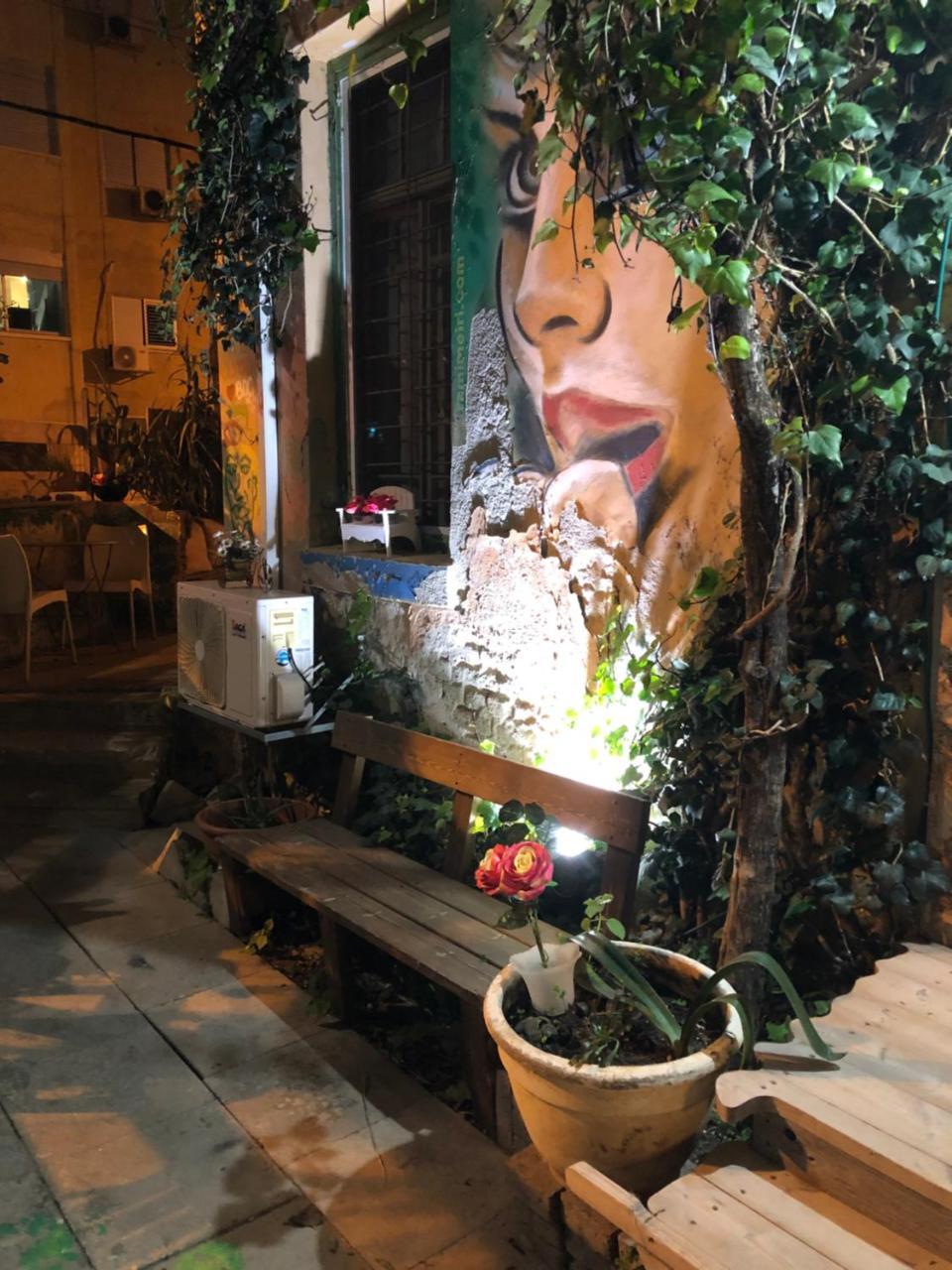 Sapir Hostel (Adults Only) Tel Aviv Esterno foto