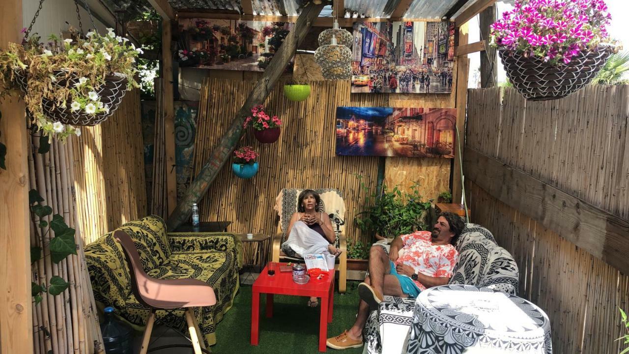 Sapir Hostel (Adults Only) Tel Aviv Esterno foto