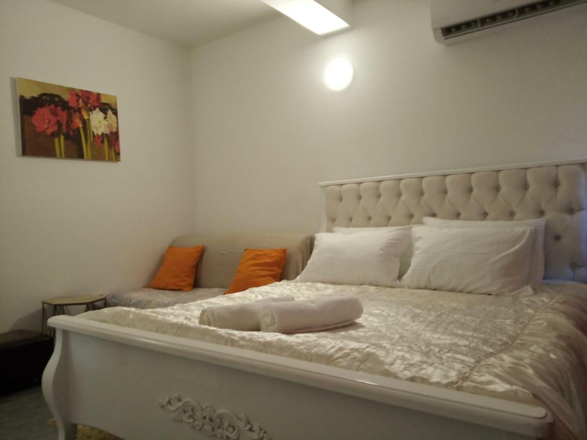 Sapir Hostel (Adults Only) Tel Aviv Esterno foto