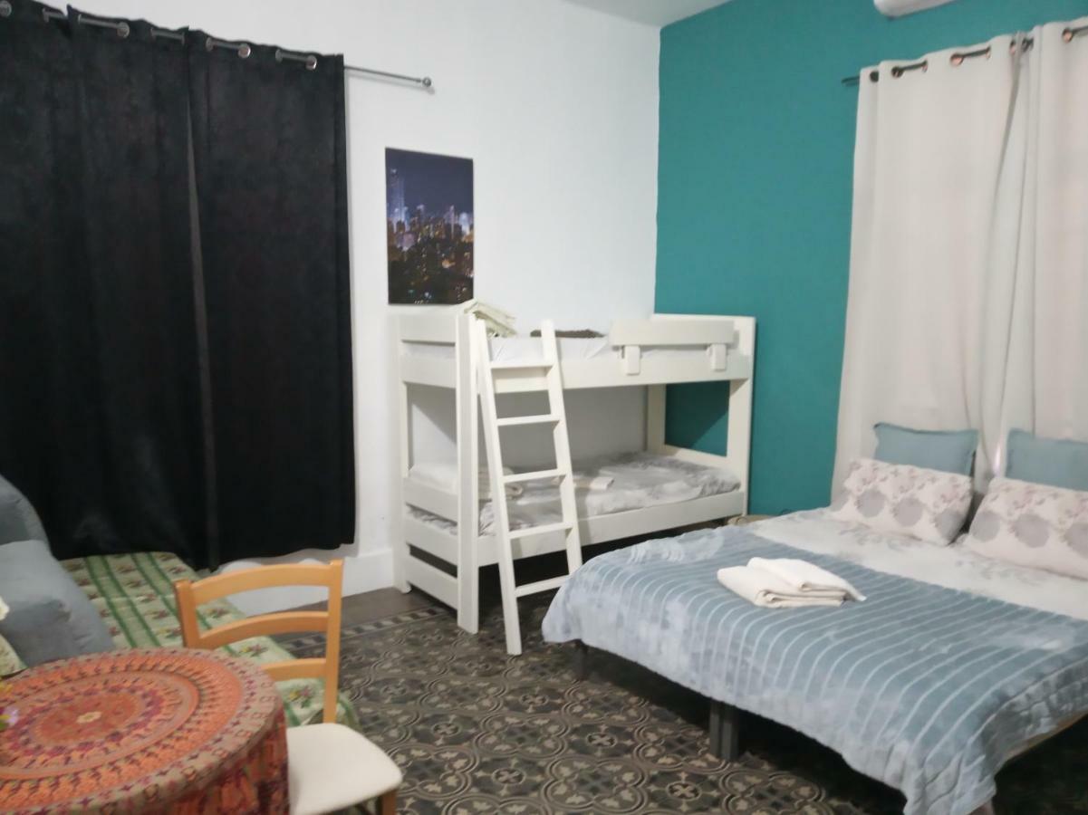 Sapir Hostel (Adults Only) Tel Aviv Esterno foto