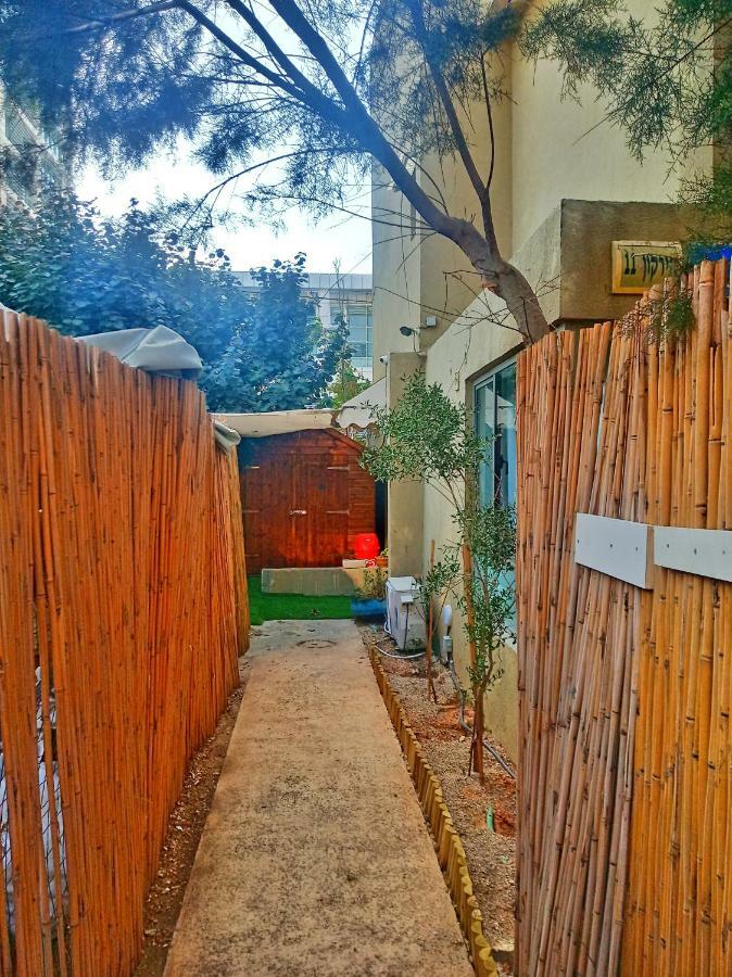 Sapir Hostel (Adults Only) Tel Aviv Esterno foto