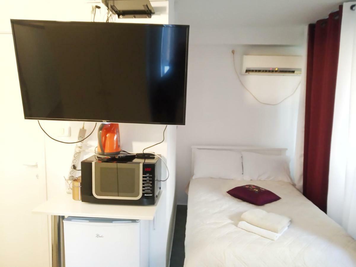 Sapir Hostel (Adults Only) Tel Aviv Esterno foto